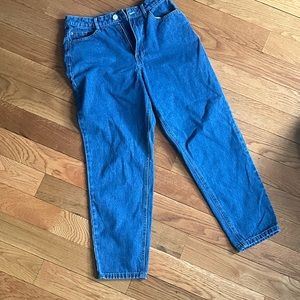 STRAIGHT LEG MEDIUM WASH JEANS
